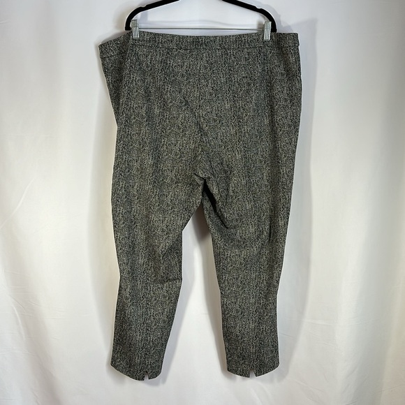 Tribal Grey & Black Cropped Pants - Picture 5 of 7